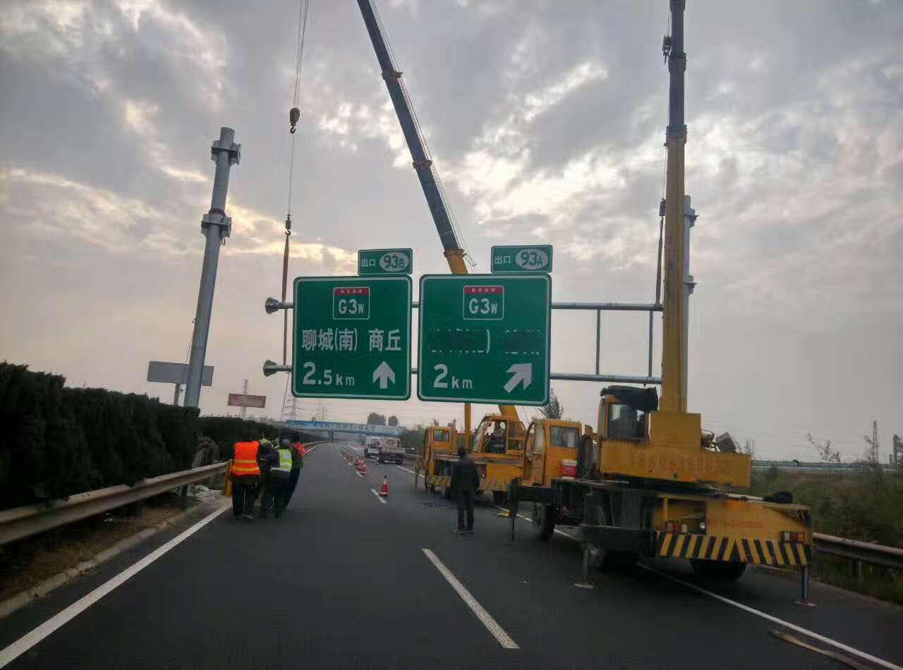 云南云南高速公路标志牌施工案例