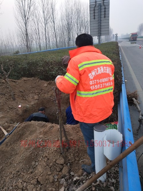 云南云南高速公路标志牌基础施工案例